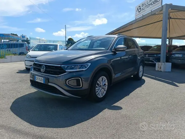 Volkswagen T-Roc 2023 photo 3