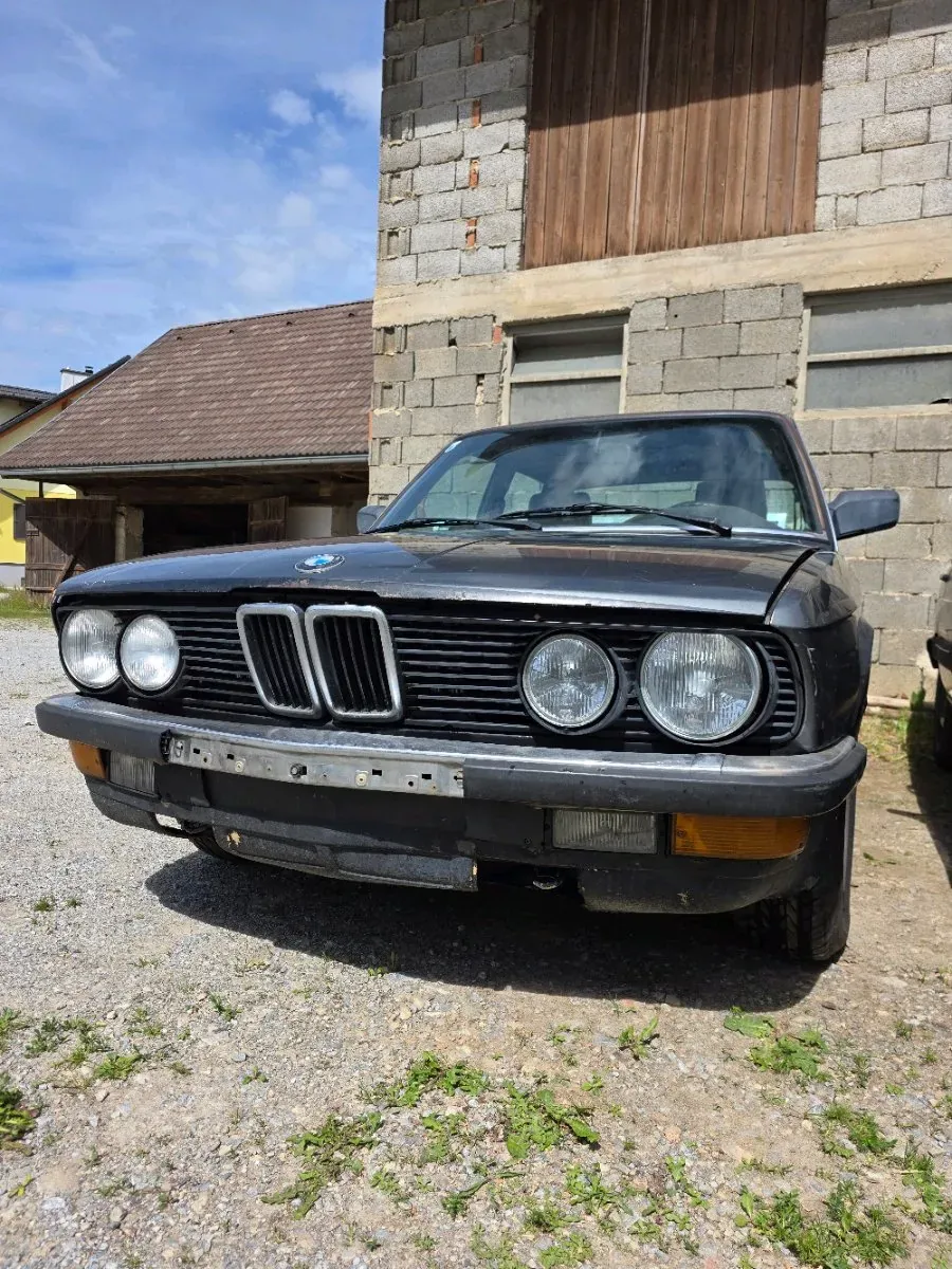 BMW 5 Series 1985 photo 2