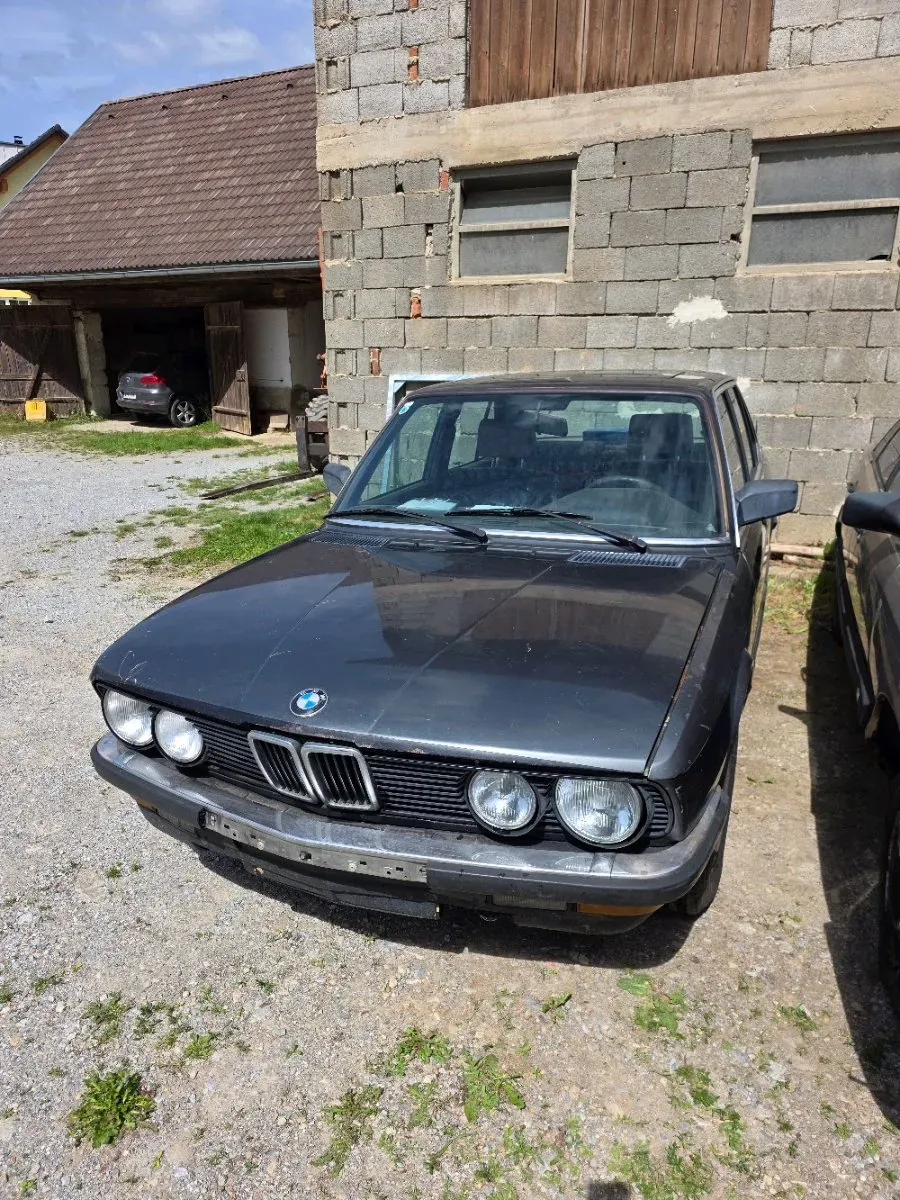 BMW 5 Series 1985 photo 3