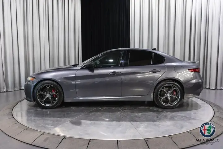 Alfa Romeo Giulia 2017 photo 2