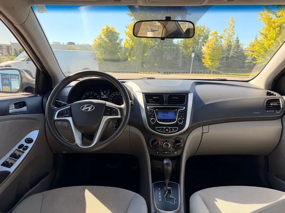 Hyundai Accent 2013 photo 4