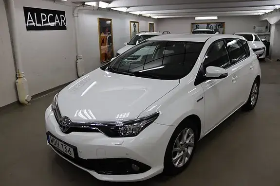 Toyota Auris 2018 photo 2