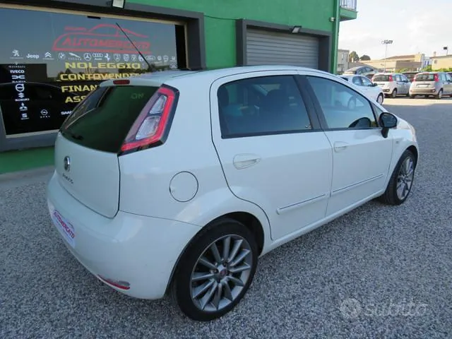 Fiat Punto 2012 photo 4