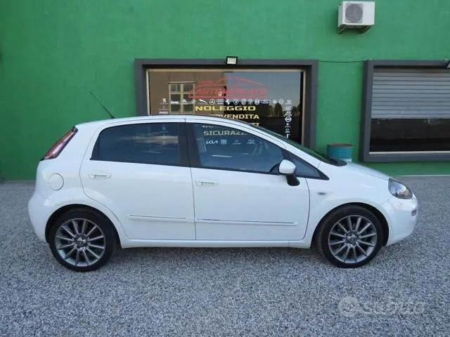 Fiat Punto 2012 photo 3