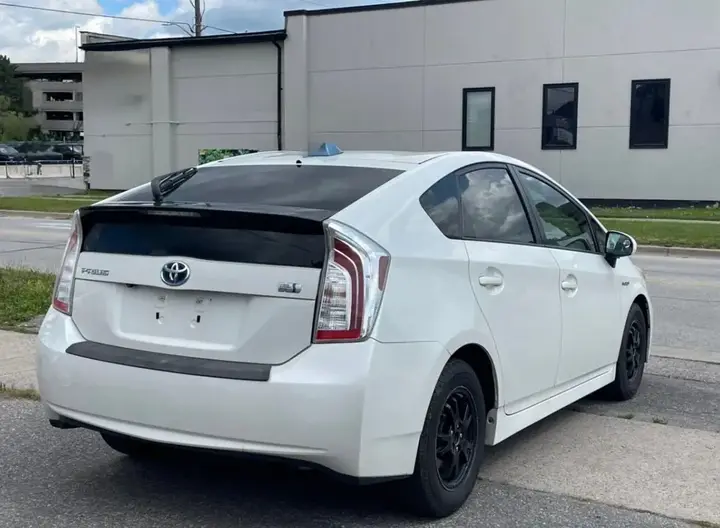 Toyota Prius 2015 photo 3