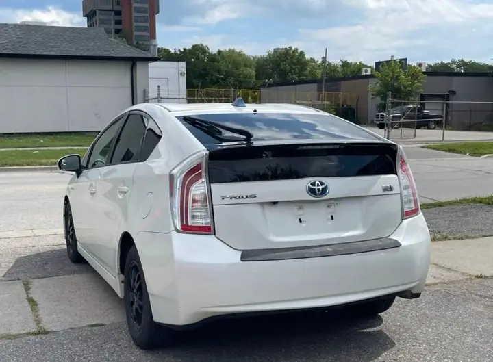 Toyota Prius 2015 photo 5
