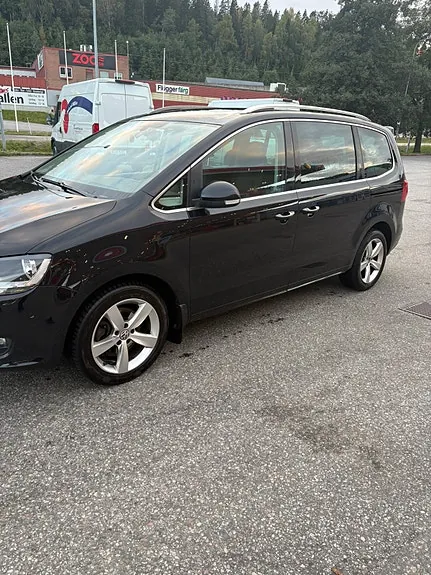 Volkswagen Sharan 2012 photo 2
