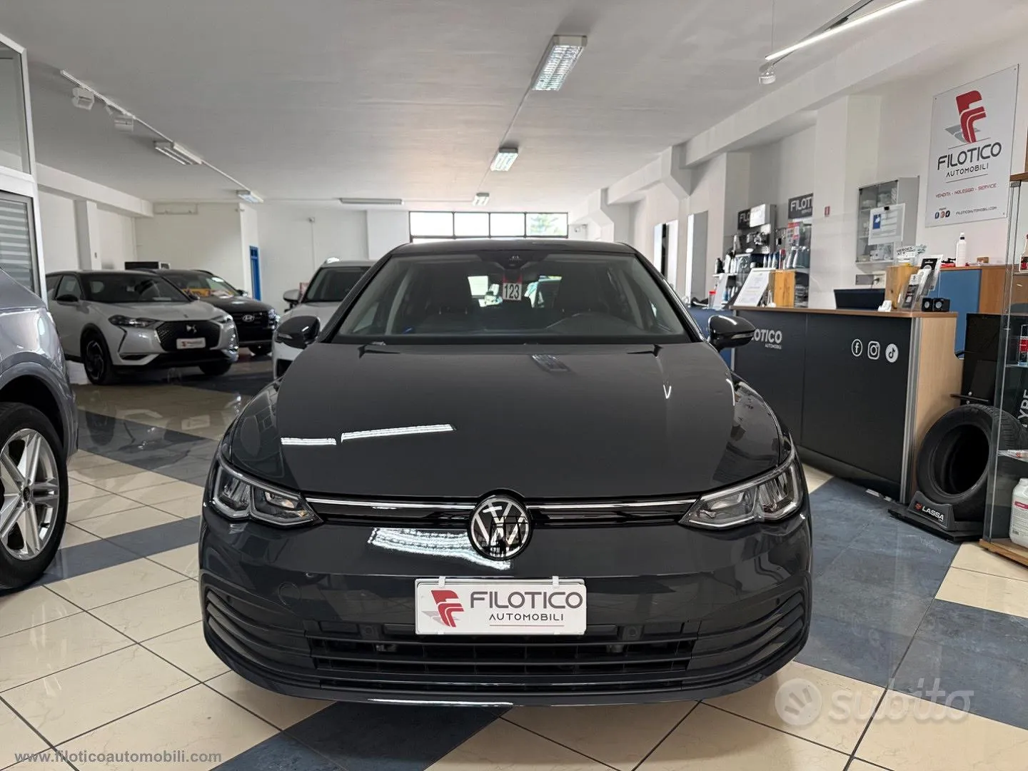 Volkswagen Golf 2023 photo 2
