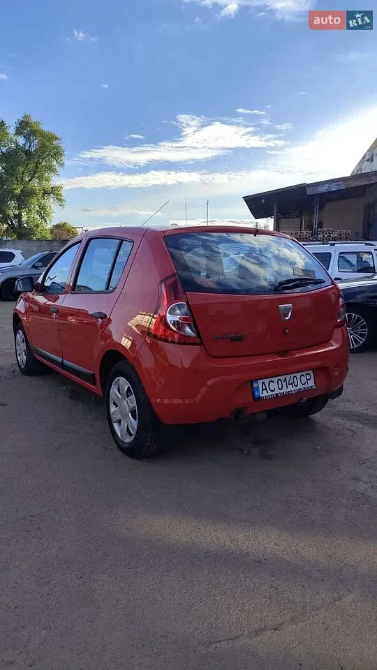 Dacia Sandero 2010 photo 2