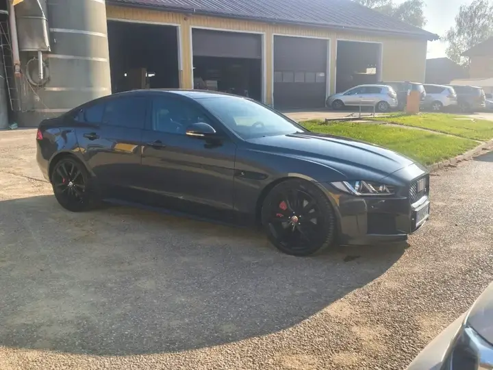 Jaguar Xe 2018 photo 3