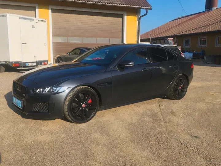 Jaguar Xe 2018 photo 2
