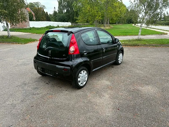 Peugeot 107 2006 photo 2