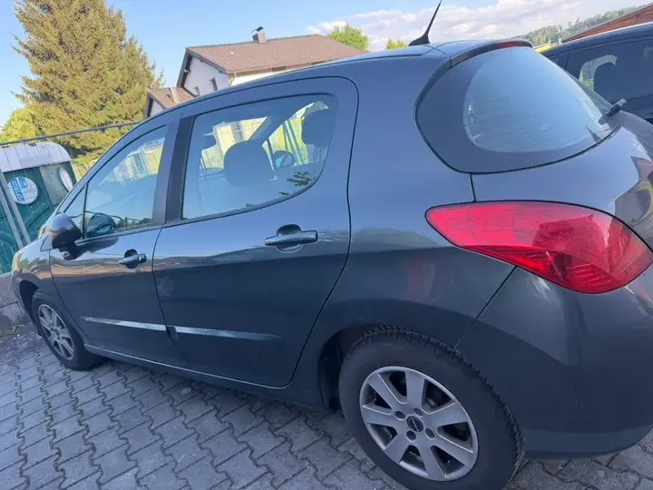 Peugeot 308 2008 photo 2