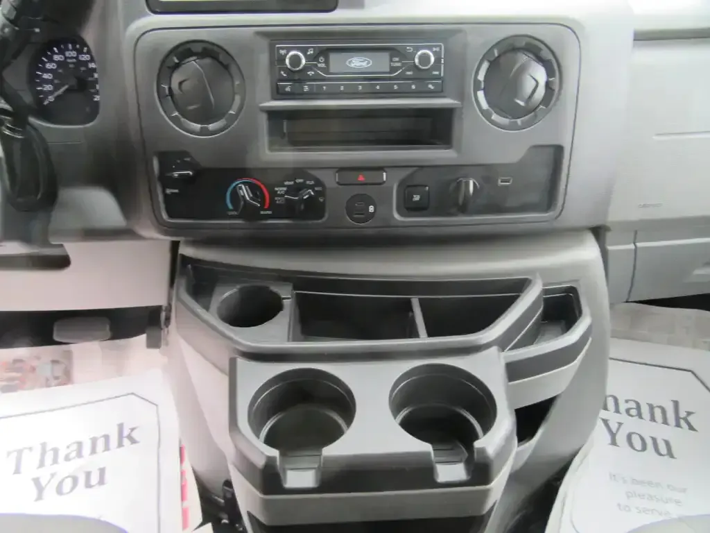 Ford E-450 2022 photo 4