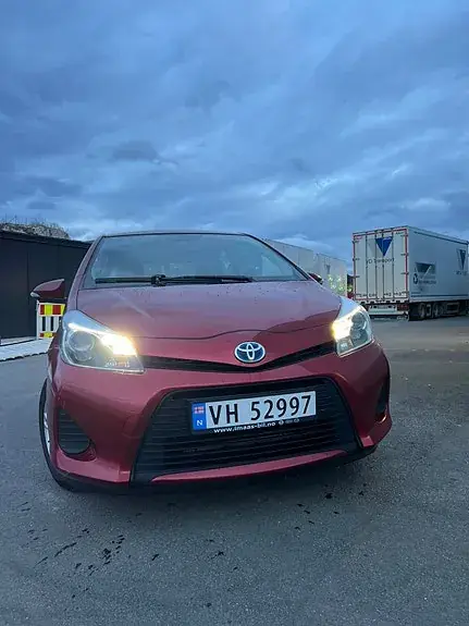 Toyota Yaris 2013 photo 3