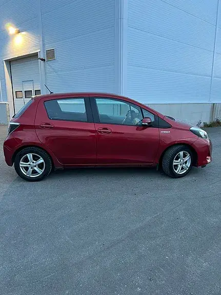 Toyota Yaris 2013 photo 4