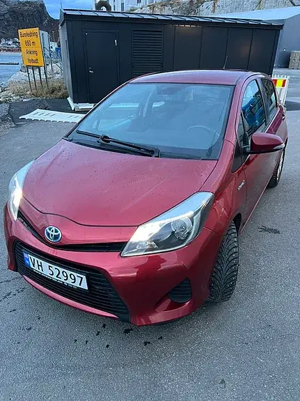 Toyota Yaris 2013 photo 2