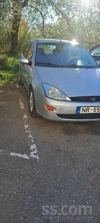 Ford Focus 2000 photo 4