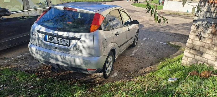 Ford Focus 2000 photo 3