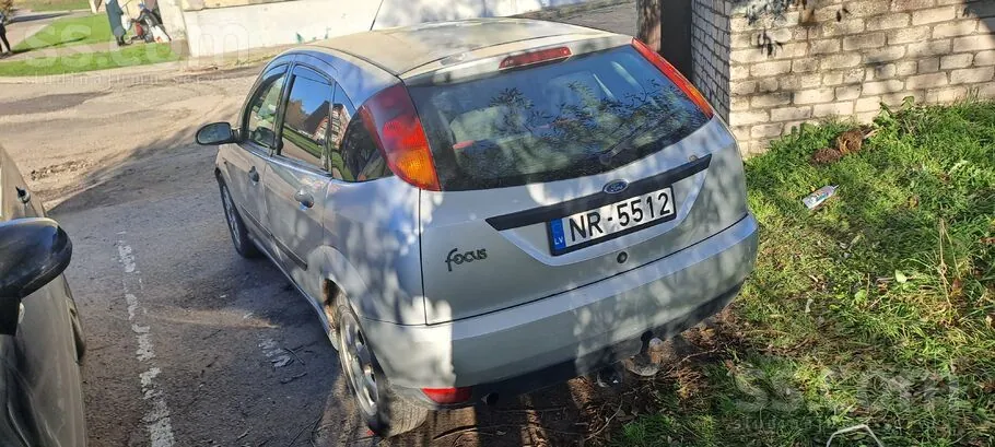 Ford Focus 2000 photo 2