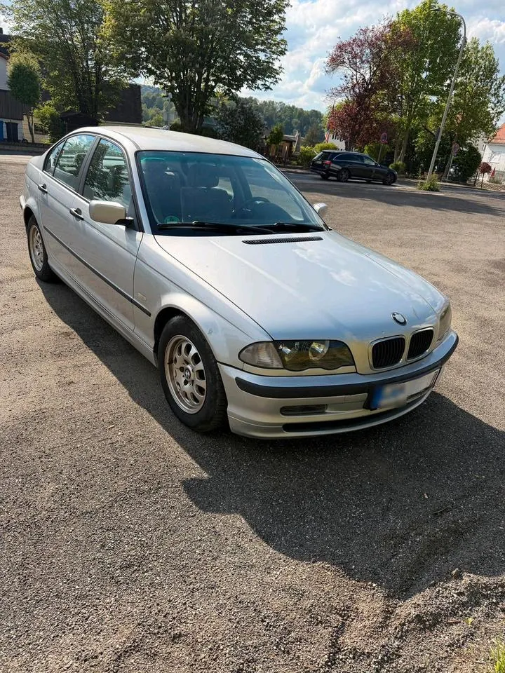 BMW 318I