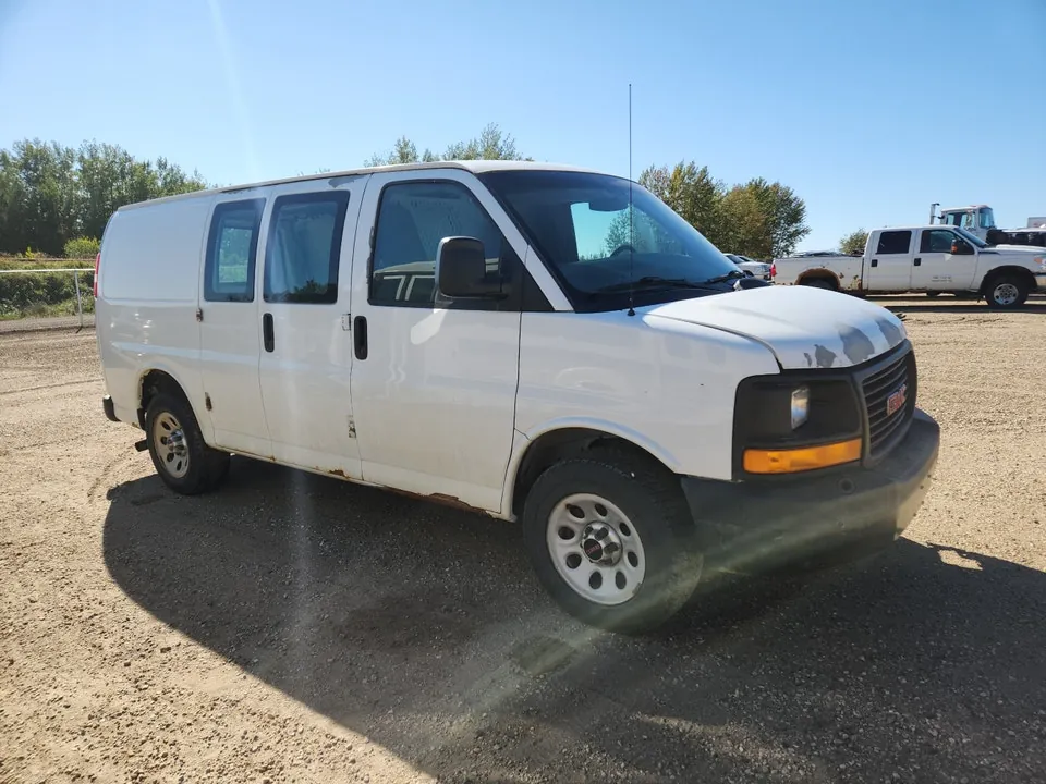GMC Savana 2012 photo 2