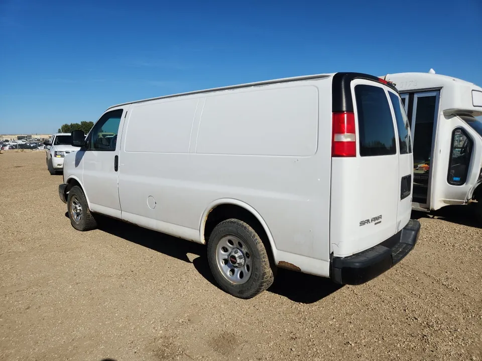GMC Savana 2012 photo 3