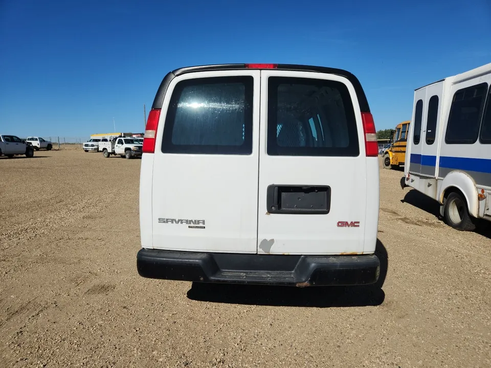 GMC Savana 2012 photo 5