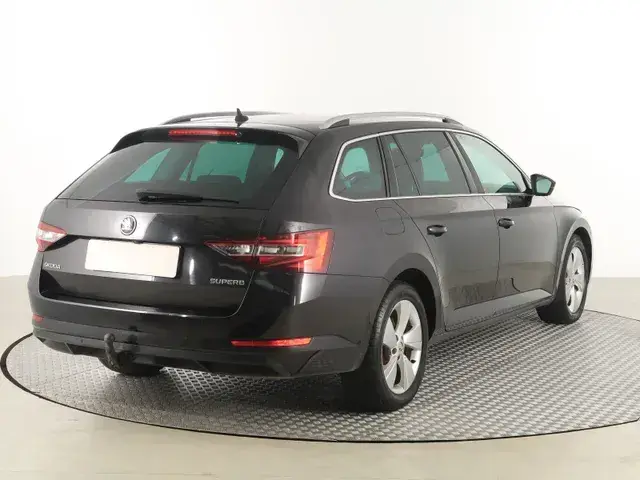 Skoda Superb 2016 photo 4