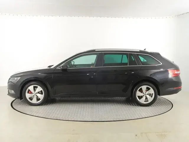 Skoda Superb 2016 photo 2