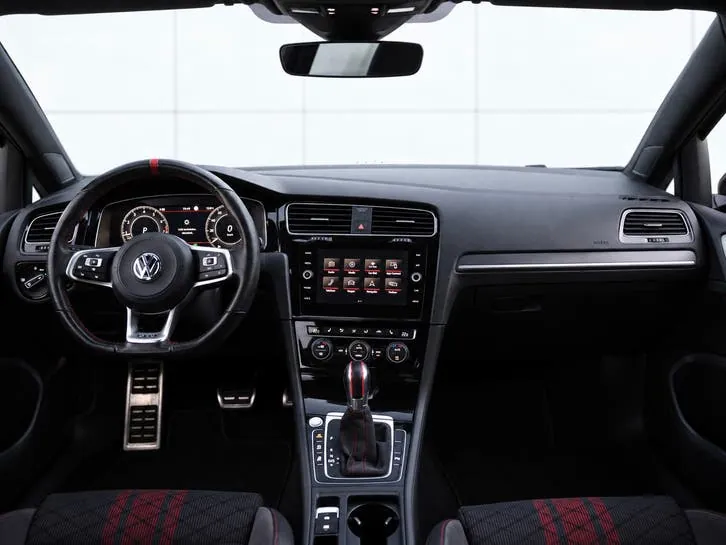 Volkswagen Golf 2019 photo 2