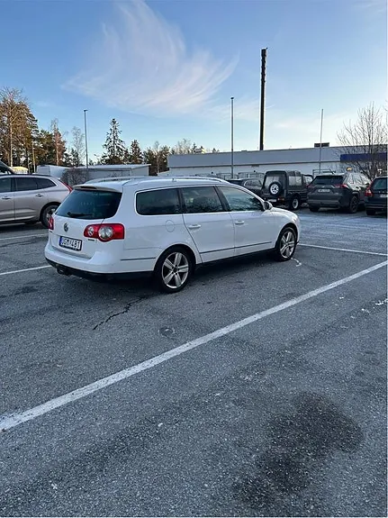 Volkswagen Passat 2009 photo 2