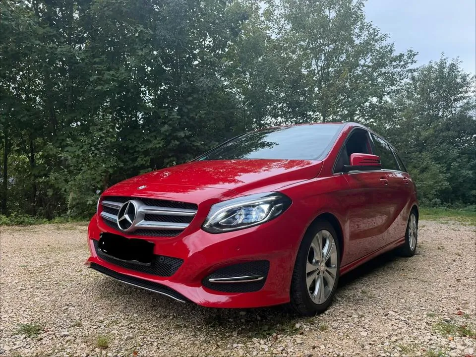 Mercedes-Benz B180