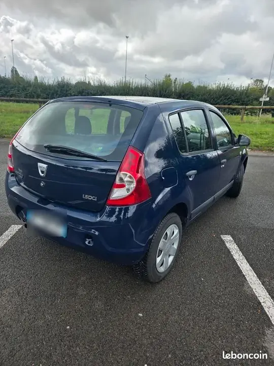 Dacia Sandero 2010 photo 3