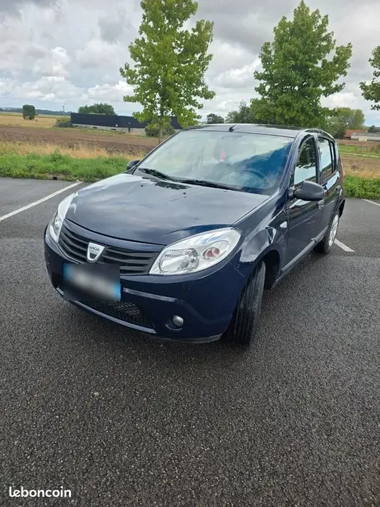 Dacia Sandero 2010 photo 2