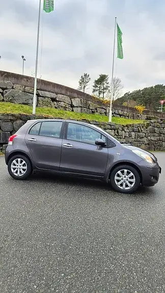 Toyota Yaris 2011 photo 5