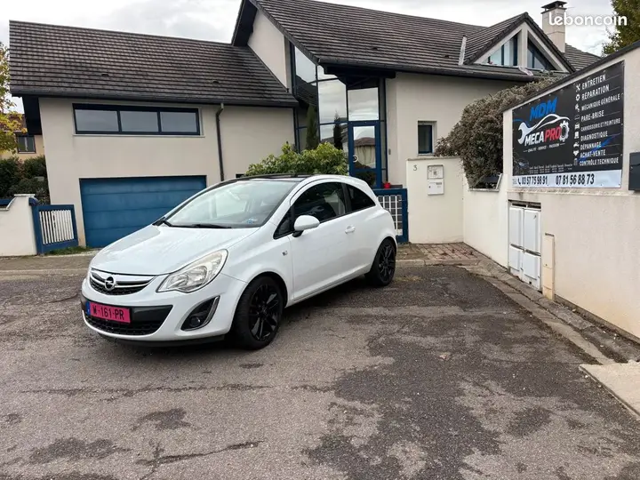 Opel Corsa 2011 photo 2