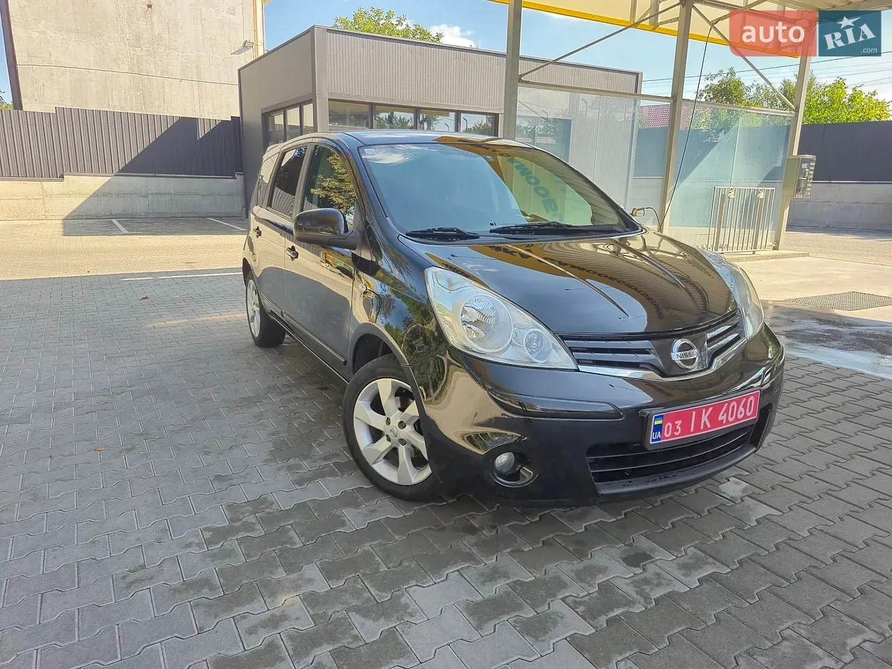 Nissan Note 2010 photo 2