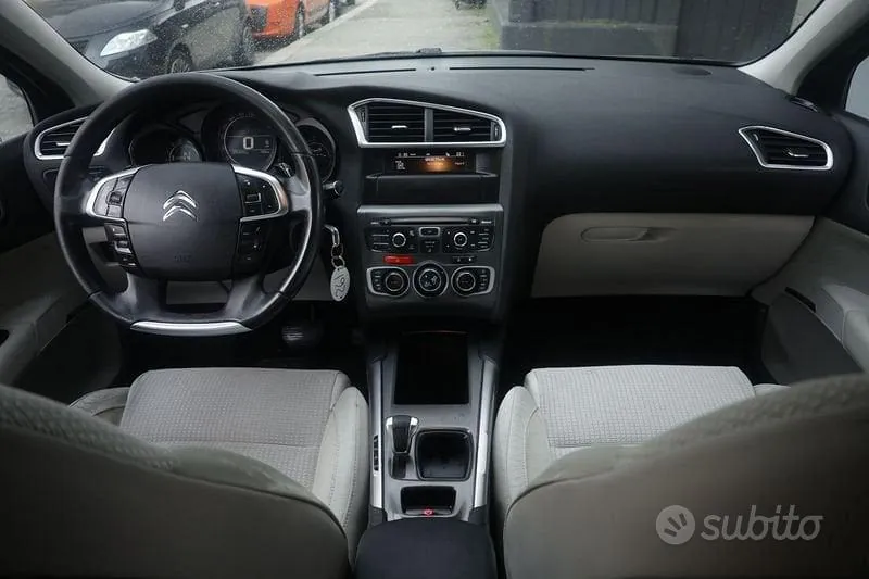 Citroen C4 2010 photo 2