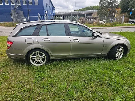 Mercedes-Benz C 320 2009 photo 2