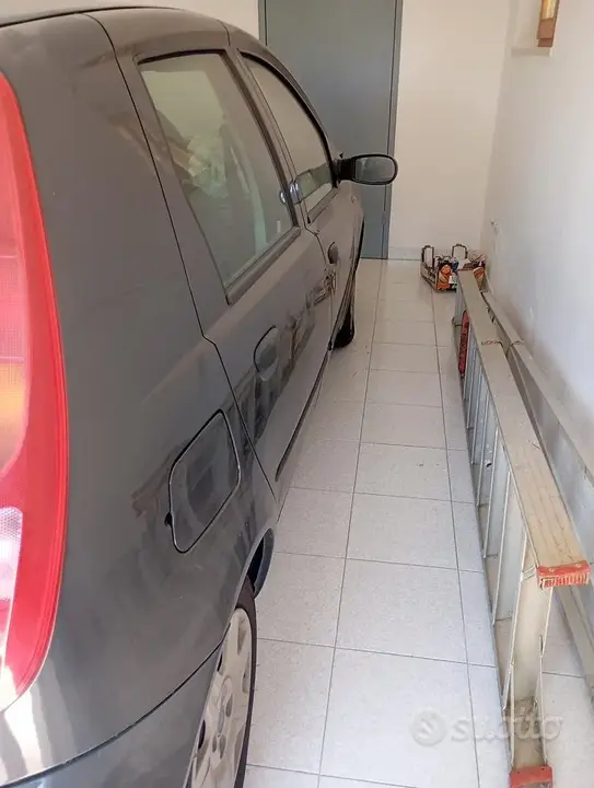 Fiat Punto 2004 photo 2