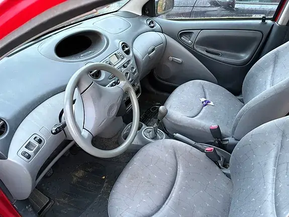 Toyota Yaris 1999 photo 5