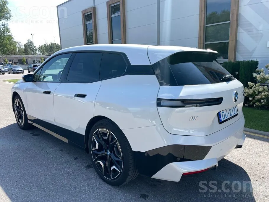 BMW Ix 2023 photo 2