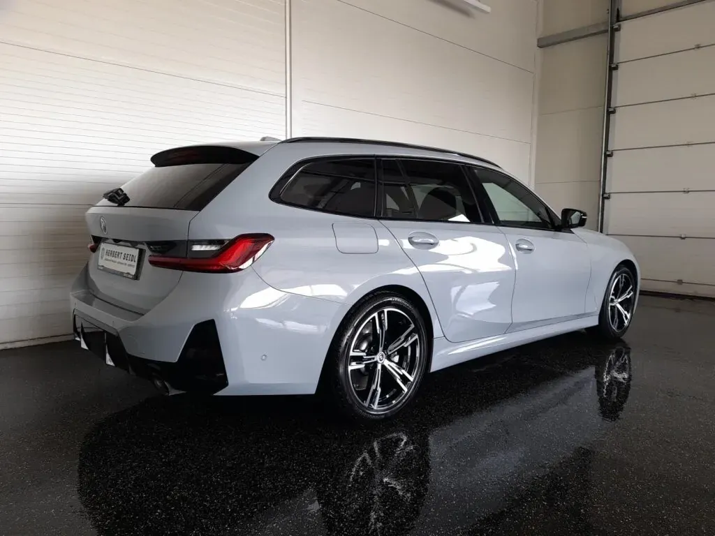 BMW 3 Series 2023 photo 2