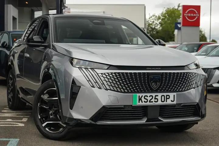 Peugeot E-3008