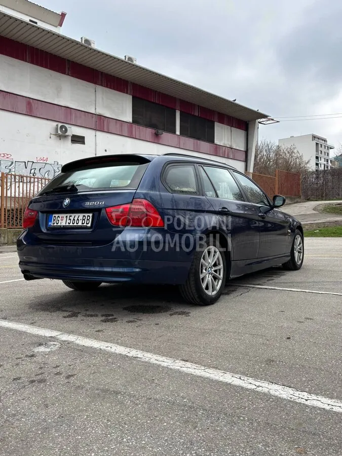 BMW 320D 2010 photo 5