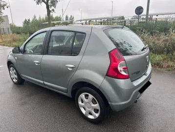 Dacia Sandero 2010 photo 3