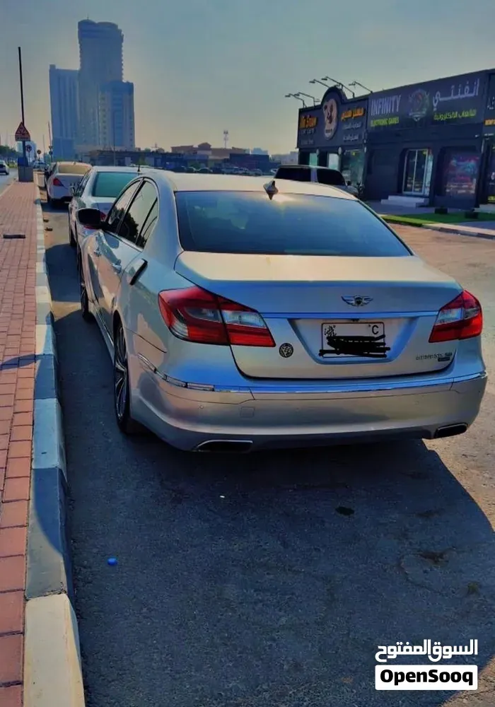 Hyundai Genesis 2013 photo 2