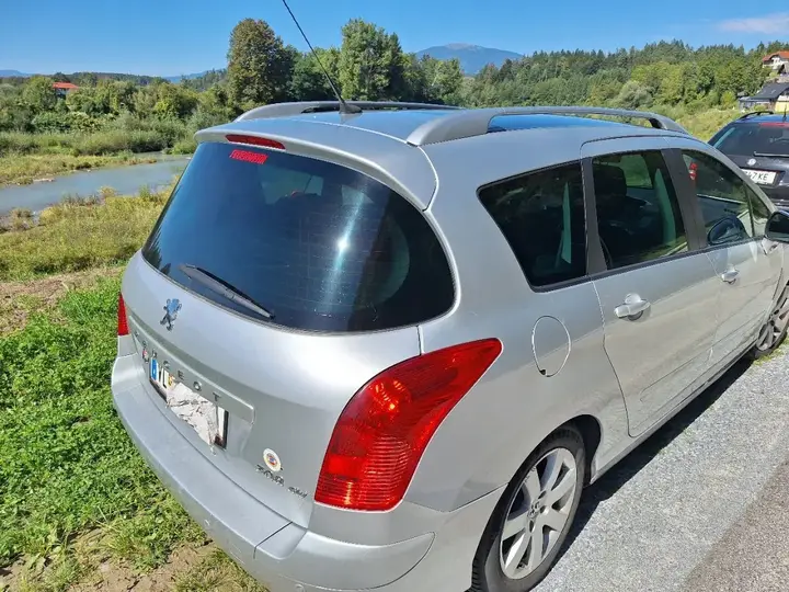 Peugeot 308 2011 photo 2