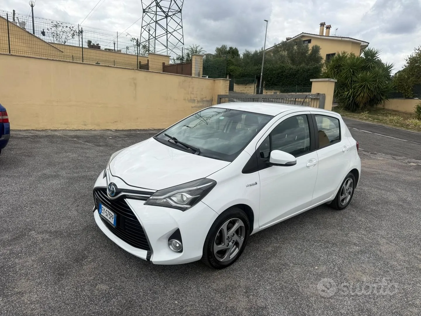 Toyota Yaris 2017 photo 2